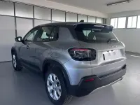 Usado Jeep Avenger Altitude 100 CV (73 kW) 2025 Gris / plata SUV