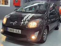 Usado Renault Twingo Dynamique 65 CV (47 kW) 2008 Negro Utilitario