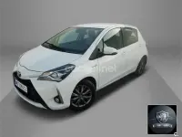 Usado Toyota Yaris Hybrid Active 100 CV (73 kW) 2019 Blanco Berlina