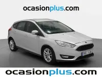 Usado Ford Focus Trend+ 125 CV (91 kW) 2018 Gris plata Utilitario