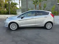 Usado Ford Fiesta Titanium 96 CV (70 kW) 2010 Gris / plata Berlina