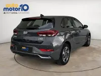 Usado Hyundai i30 100 CV (73 kW) 2024 Gris / plata Berlina