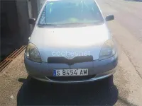 Usado Toyota Yaris Sol 68 CV (50 kW) 1999 Gris / plata Berlina