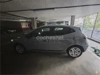Usado Renault Clio V Techno 143 CV (105 kW) 2024 Gris / plata Berlina
