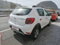 Usado Dacia Sandero Stepway 90 CV (66 kW) 2017 Blanco Berlina
