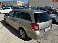 Usado Opel Astra Edition 110 CV (80 kW) 2010 Gris Familiar