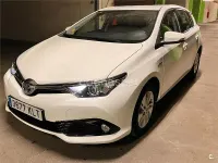 Usado Toyota Auris Hybrid Active 136 CV (100 kW) 2018 Blanco Berlina