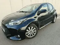 Usado Toyota Yaris Hybrid Active 116 CV (85 kW) 2022 Negro Berlina