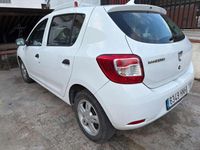 Usado Dacia Sandero Lauréate 75 CV (55 kW) 2013 Blanco Utilitario