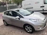 Usado Ford Fiesta 96 CV (70 kW) 2011 Gris / plata Berlina