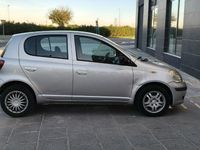 Usado Toyota Yaris Edition 68 CV (50 kW) 2003 Gris / plata Berlina