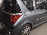 Usado Peugeot 1007 109 CV (80 kW) 2006 Gris Monovolumen