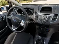 Usado Ford Fiesta Trend 82 CV (60 kW) 2015 Gris / plata Utilitario