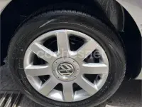 Usado VW Touran Trendline 136 CV (100 kW) 2005 Gris / plata Monovolumen