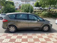 Usado Ford S-MAX Trend 140 CV (102 kW) 2013 Verde Monovolumen