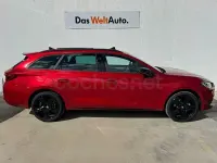 Usado Seat Leon FR 204 CV (150 kW) 2025 Rojo Familiar