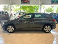 Usado VW Golf VIII Life 115 CV (84 kW) 2022 Gris / plata Berlina
