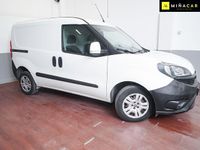 Usado Fiat Doblò 95 CV (69 kW) 2021 Blanco Monovolumen