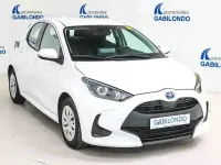 Käytetty Toyota Yaris Hybrid Active 116 HP (85 kW) 2021 Valkoinen Sedan