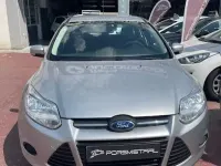 Usado Ford Focus Trend 95 CV (69 kW) 2012 Gris / plata Berlina