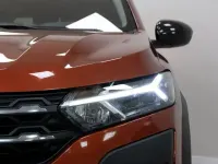 Usado Dacia Jogger Extreme 100 CV (73 kW) 2022 Naranja Monovolumen