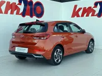 Usado Hyundai i30 96 CV (70 kW) 2024 Naranja Berlina