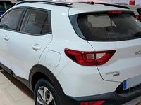 Usado Kia Stonic 101 CV (74 kW) 2024 Clear white  blanco SUV