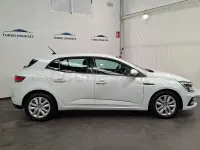 Usado Renault Mégane II Intens 115 CV (84 kW) 2022 Blanco Berlina