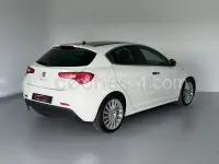 Usado Alfa Romeo Giulietta Edizione Speciale 120 CV (88 kW) 2016 Blanco Utilitario