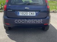Usado Ford Fiesta Trend 80 CV (58 kW) 2003 Azul Utilitario