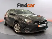 Usado Kia Ceed 136 CV (100 kW) 2023 Gris Utilitario