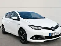 Usado Toyota Auris Hybrid 136 CV (100 kW) 2018 Blanco Berlina