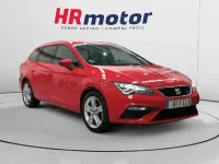 Usado Seat Leon FR 130 CV (95 kW) 2020 Rojo Familiar