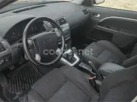 Usado Ford Mondeo Futura 130 CV (95 kW) 2005 Azul Berlina