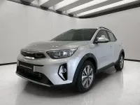 Usado Kia Stonic 100 CV (73 kW) 2025 Gris / plata SUV