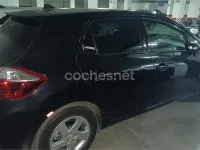 Usado Toyota Auris Hybrid Active 135 CV (99 kW) 2011 Negro Berlina