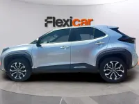 Usado Toyota Yaris Active 116 CV (85 kW) 2022 Gris Utilitario