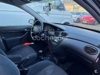 Usado Ford Focus Ambiente 100 CV (73 kW) 2001 Gris / plata Berlina