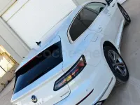 Usado VW Arteon R-line 218 CV (160 kW) 2021 Gris / plata Familiar