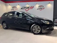 Usado Opel Astra Dynamic 136 CV (100 kW) 2016 Negro Familiar