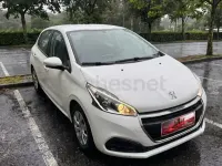Usado Peugeot 208 Active 82 CV (60 kW) 2019 Blanco Utilitario
