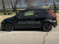 Usado Ford Fiesta Futura 80 CV (58 kW) 2008 Negro Utilitario
