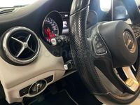 Usado Mercedes GLA200 AMG line 136 CV (100 kW) 2015 Negro SUV