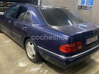 Usado Mercedes E300 Avantgarde 177 CV (130 kW) 1997 Azul Berlina