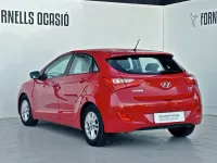 Usado Hyundai i30 135 CV (99 kW) 2015 Rojo