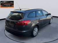 Usado Ford Focus 125 CV (91 kW) 2015 Gris / plata Familiar