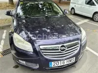 Usado Opel Insignia Selective 130 CV (95 kW) 2012 Violeta / lila Berlina