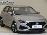 Usado Hyundai i30 100 CV (73 kW) 2025 Gris / plata Berlina