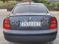 Usado Skoda Superb Comfort 130 HP (95 kW) 2003 Cinzento Sedan
