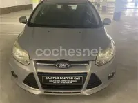 Usado Ford Focus Trend 125 CV (91 kW) 2014 Gris / plata Berlina
